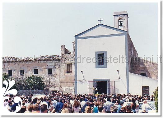 2000_1.jpg - Arrivo del Pellegrinaggio alla Chiesa di San Francesco (2000)